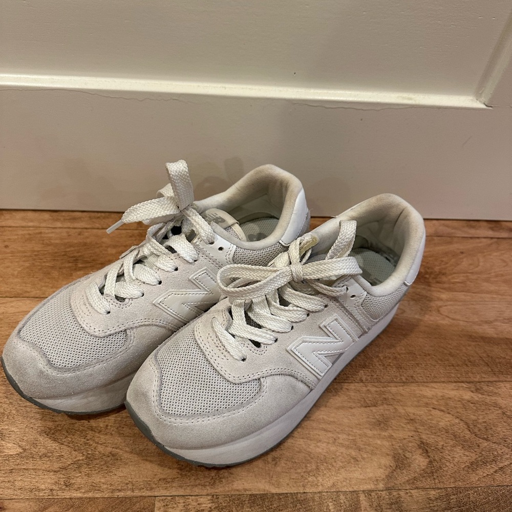 New Balance Classic White and Gray Sneakers